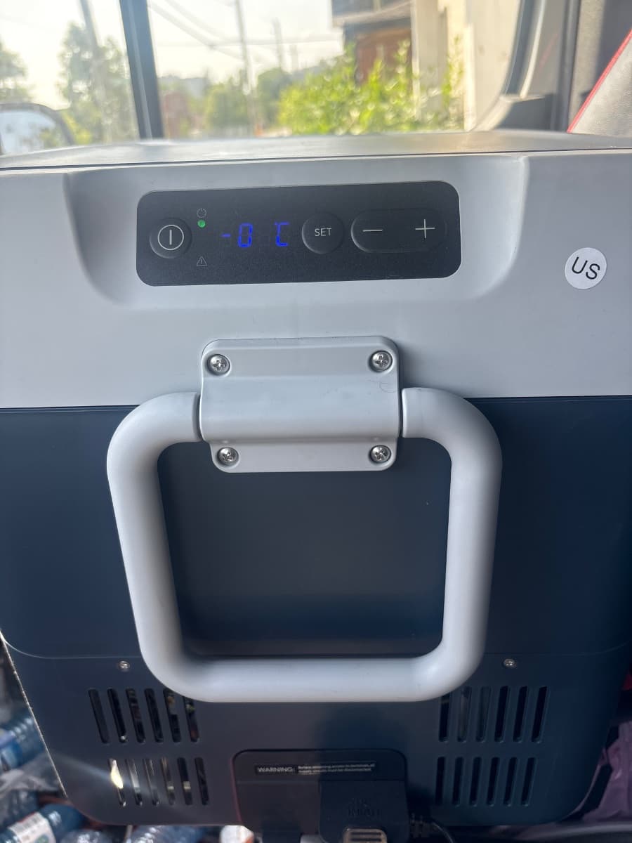 Igloo electric cooler for rent in Barrie, Ontario — toolshare