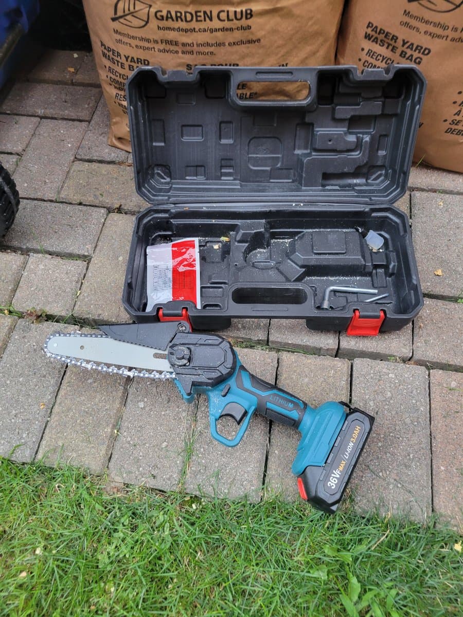Mini Chainsaw for rent in Newmarket, Ontario — toolshare