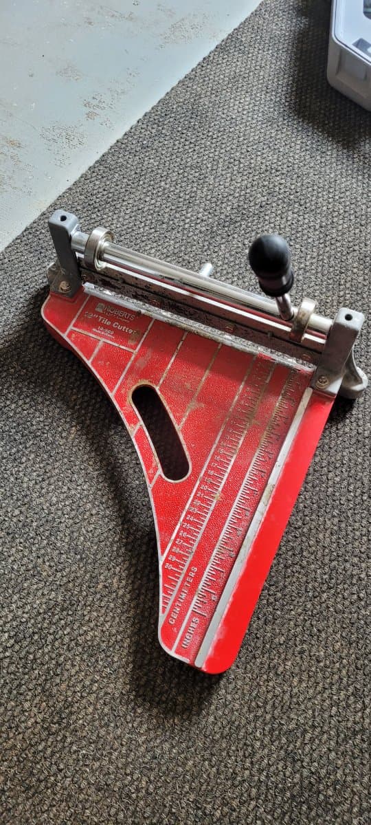 Tile cutter 12" for rent in Newmarket, Ontario — toolshare