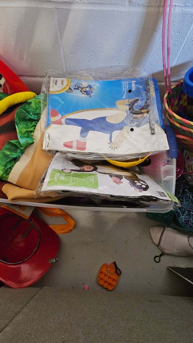 Various Halloween costumes for rent in Pickering, Ontario — toolshare