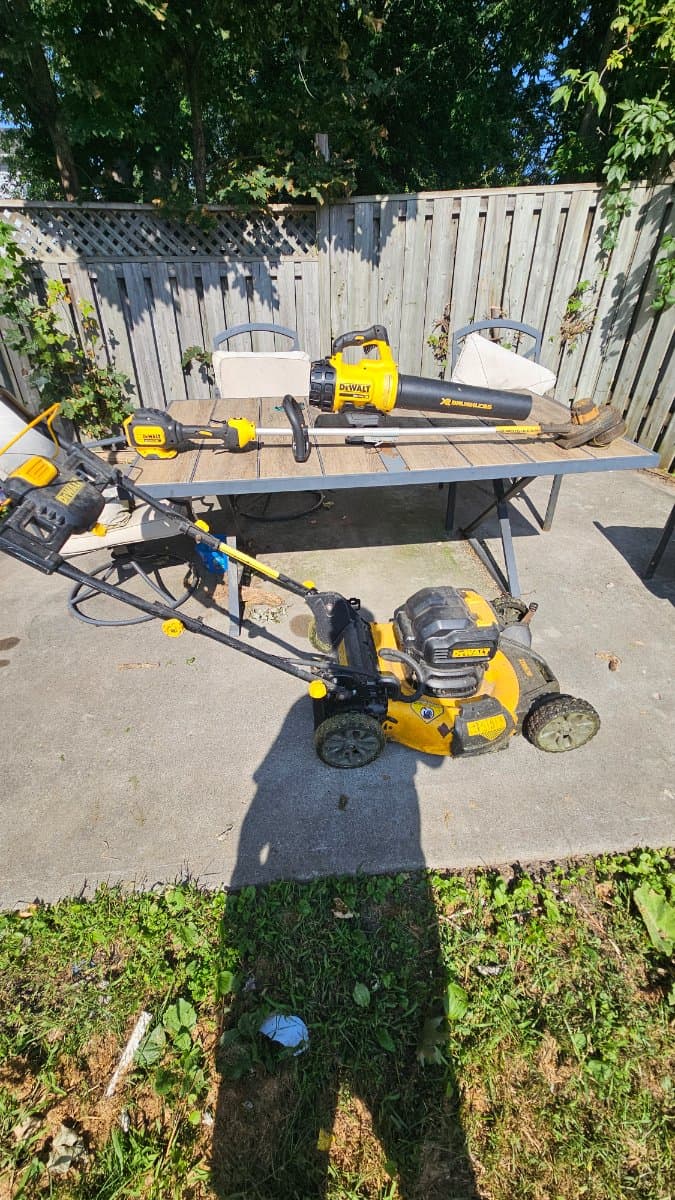 Lawn mower/Weed Wacker/Blower for rent in Pickering, Ontario — toolshare