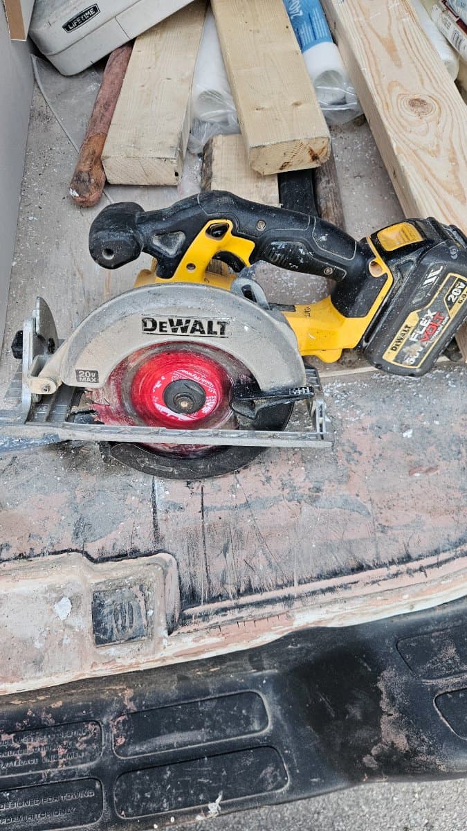 Dewalt skilsaw for rent in Pickering, Ontario — toolshare