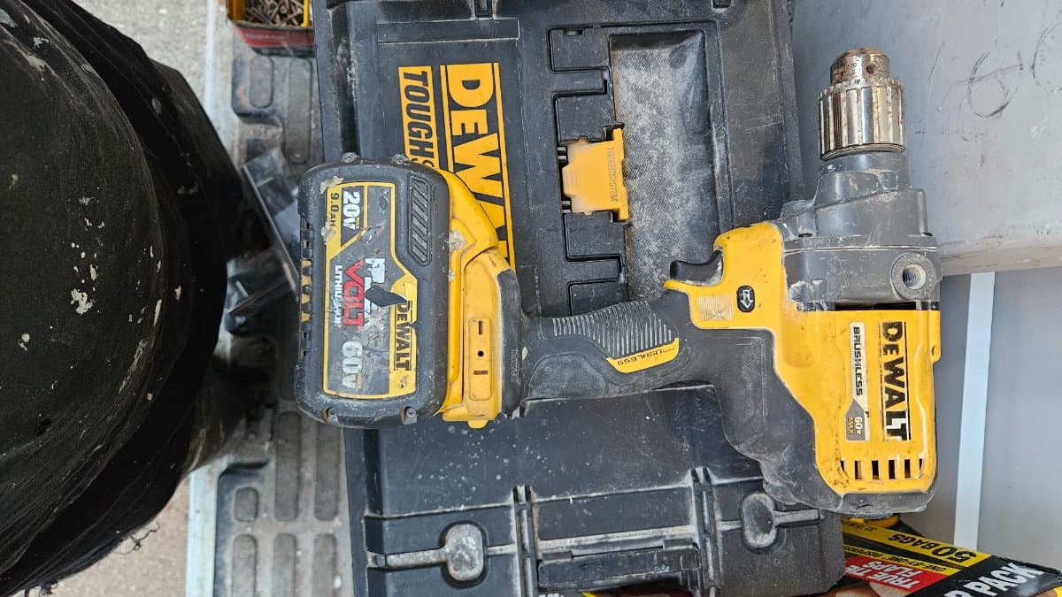 Dewalt Mixing Drill for rent in Pickering, Ontario — toolshare