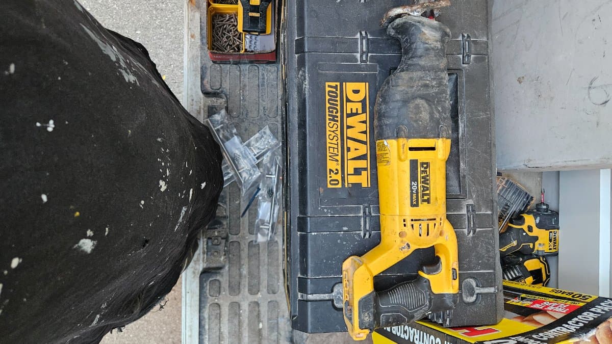 Dewalt Sawzall for rent in Pickering, Ontario — toolshare