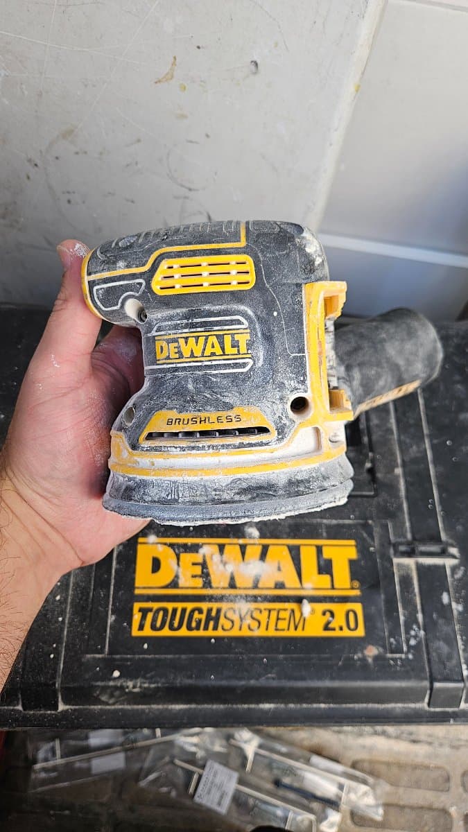 Dewalt Palm Sander for rent in Pickering, Ontario — toolshare